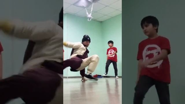 Рисуй и пиши. Каждое движение имеет значение. Брейк Данс. Bboy Plast