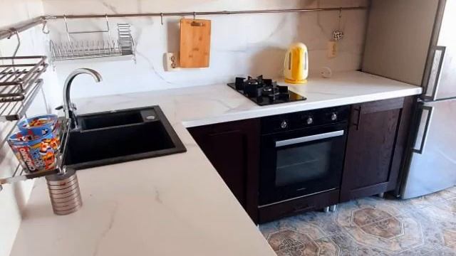Продается двухкомнатная квартира *ул.  Маяковского), с ремонтом и мебелью.