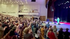 ООООЧЕНЬ МНОГО НАРОДУ, СПАСИБО ЗА АПЛОДИСМЕНТЫ ДИАНА СЧАСТЛИВА