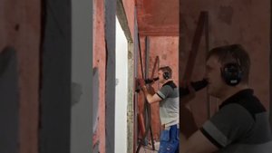 Штробление стены панельного дома серии "ИП-46С" в реальном времени. Панель из очень жёсткого бетона