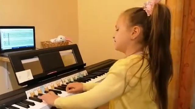 Annabelle. Упр-е "Арпеджио Ми мажор и ми минор" смотреть онлайн