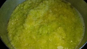 Кабачковая икра с луком и томатной пастой