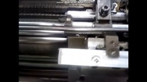 Как настроить нитеводитель основной пряжи на перчаточном станке jomda.