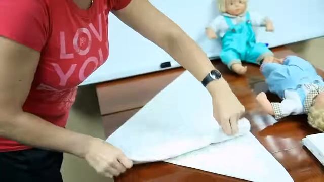 Способы пеленания новорожденного / Как пеленать новорожденного пеленкой смотреть онлайн