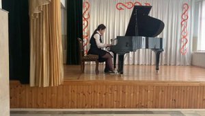 А. Петров "Веселый марш" - исп.Гаджиева Анжелика, Козаева Мальвина 4 класс.