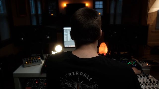 A Dark Night (Sequential OB-6, Moog Matriarch, SOMA Lyra-8 & Meris Polymoon) смотреть онлайн