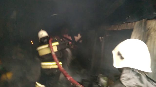 #МоментыСлужбы – тушение пожара на складе в Краснодаре