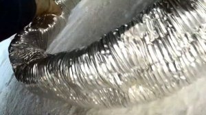 ЗИМА. Мороз. Прихватило воздух. Машина не растормаживается.