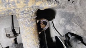 Сняти (замена) передней стойки (амортизатора, пружины) Honda CR-v 3