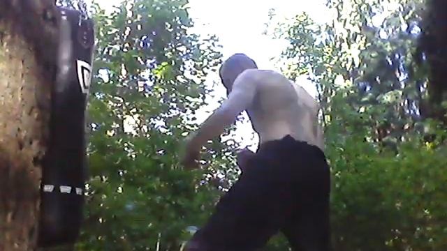 Тренировка, удары по подвесной боксерской груше 3 смотреть онлайн