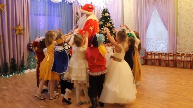 Танец под песню "Под Новый год как в сказке". смотреть онлайн