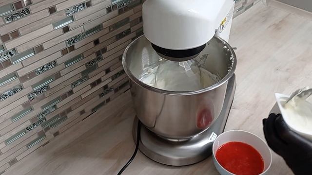крем КЛУБНИЧНОЕ МОРОЖЕНОЕ для начинки тортов! Вкуснейший крем , очень простой в приготовлении!