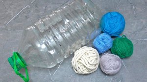 Check out what I made with a 5-liter plastic bottle and yarn!  amazing handmade process