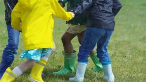 ❤"Годы молодые".Ходит наша Бабушка.Очень трогательно. Стих про бабушку.