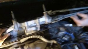 #099(2) снятие трапеции стеклоочистителя(Audi Q7)