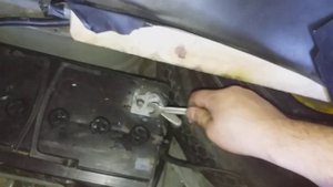 Как правильно подсоединять аккумулятор в Volvo