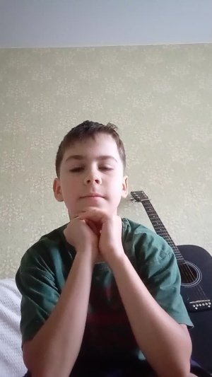 играю на гитаре