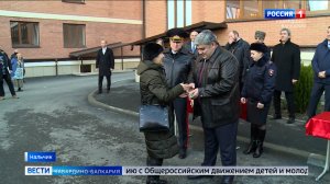 Казбек Коков и Василий Павлов вручили ключи от новых квартир сотрудникам МВД по КБР