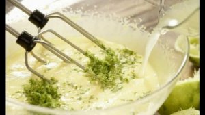 Лимонный пирог с безе. Рецепт торта из печенья и сгущенки.