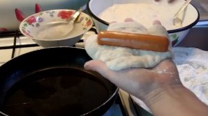 Вкусные сосиски в тесте жаренные на сковороде