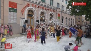 Пенный душ на улице Ленина – Коляда-Театр открывает фестиваль