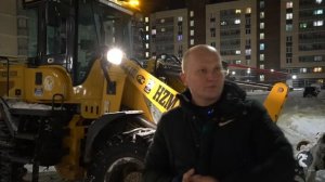 Уборка снега в СПб. Грузим и вывозим. Погрузчик и самосвалы в деле.
