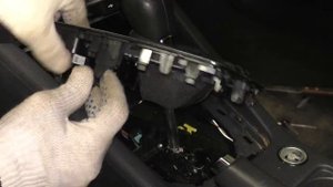 Gearbox console frame removal Skoda Octavia MK3