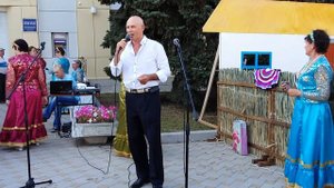 Песня Колодец исполняет Леонид Гайдов