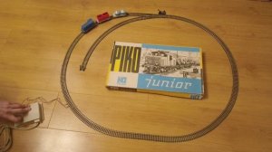 Железная дорога Piko 1/87 Набор Junior c тепловозом и 2-мя вагонами