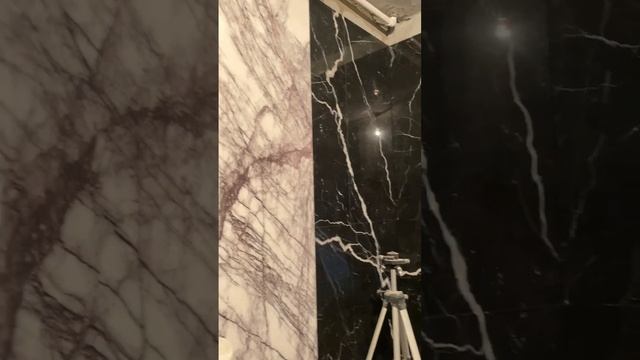 Мрамор в интерьере: стены и пол из камня
