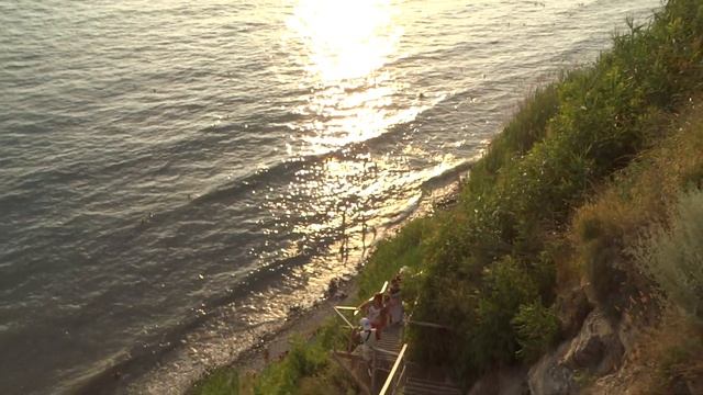 Анапа 3 августа 2022 погода на море сегодня дикий пляж спуск к морю 330 ступенек смотреть онлайн