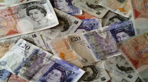 Британия отказывается от банкнот в 50 фунтов стерлингов