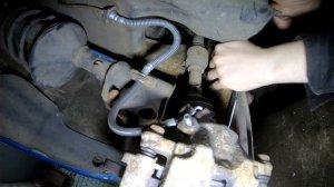Замена шаровой опоры на Mitsubishi Colt IV.