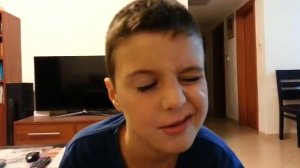 А кто его знает, чего он моргает...