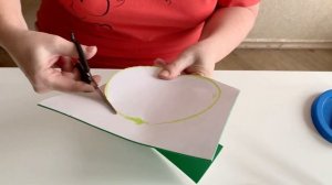 Как сделать  СВЕТОФОР  своими руками из цветной бумаги . Видео для детей . Поделки и Аппликации.