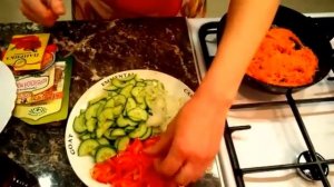 Салат фунчоза. Салат фунчоза по-корейски рецепт. Фунчоза с овощами. Фунчоза как готовить.