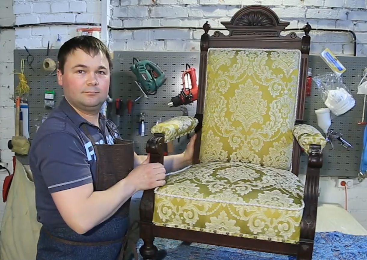 Перетяжка старинного кресла своими руками
