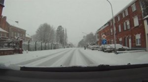 Ford Focus RS/2010 in de sneeuw met winterbanden maar zonder ESP (2)