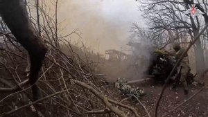 Боевая работа расчета гаубицы Д-30