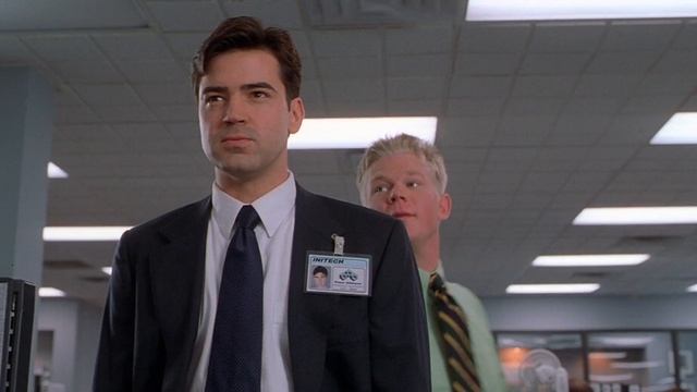 Planting the virus and checking the bank account balance – Office Space (1999) смотреть онлайн