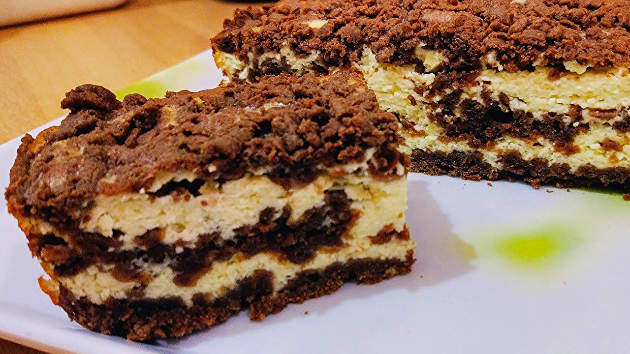 Пирог Королевская ватрушка: шоколадный пирог с творожной начинкой