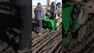 Посадка чеснока самодельной сажалкой минитрактором т012