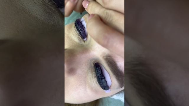 Ламинирование ресниц на густых, длинных ресницах с завитком смотреть онлайн