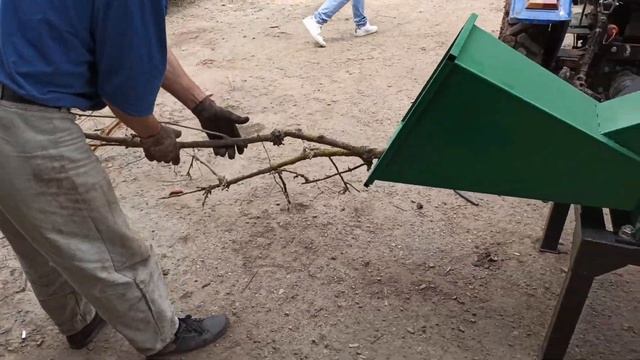 Веткоизмельчитель дроворез одновальный