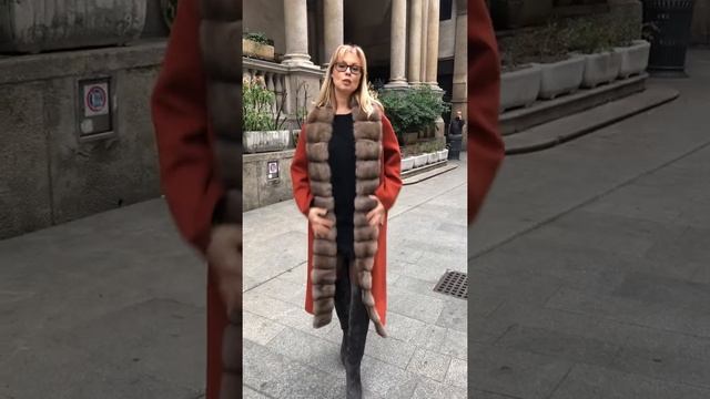 Пальто в Милане из кашемира Loro Piana с мехом соболя:(+39)3341694865 смотреть онлайн