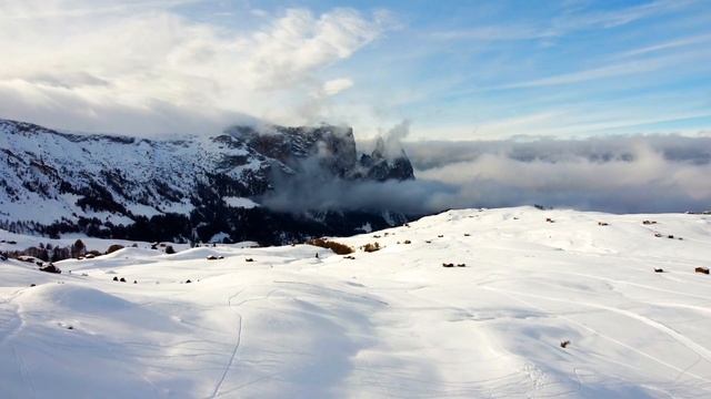ТЯПКУ И НА ГРЯДКУ, ПРОЩАЛЬНЫЙ ОБЕД, НАКРЫВАЕМ НА СТОЛ, У УРАЛОЧКИ ГОСТИ. смотреть онлайн