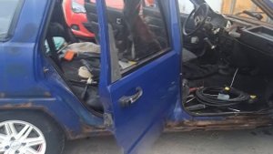 разбираю Оду ИЖ 2126 для кузовных работ ч 1