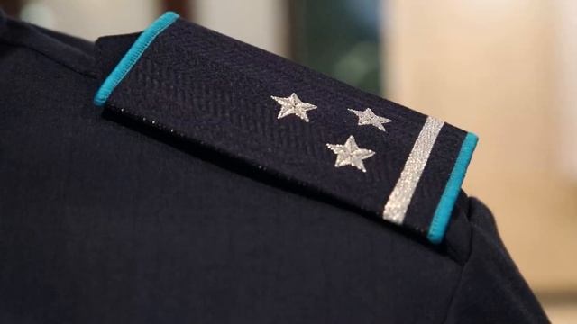 Руководитель столичной полиции наградил полицейских, спасших мужчину смотреть онлайн