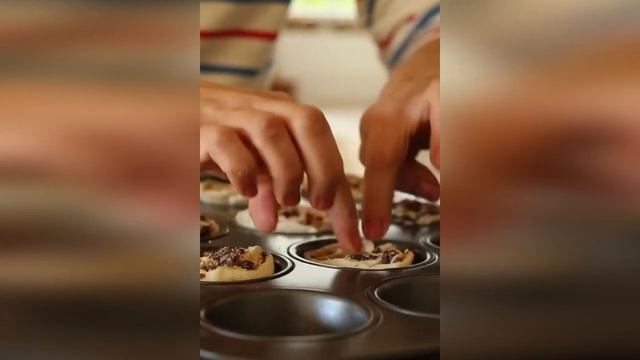СЛОЙКИ С ИЗЮМОМ И ОРЕХАМИ. ВКУСНЫЙ ПРОСТОЙ РЕЦЕПТ БУЛОЧЕК