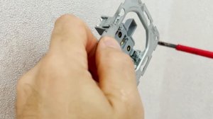 Легкая установка розетки 220V без заземления. Какие провода подключать правильно? Где фаза и ноль?